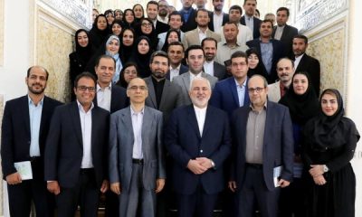 محمدجواد ظریف در کنار دانشجوهایش